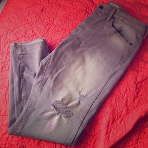 High waist mauve jeans with ripped knee details